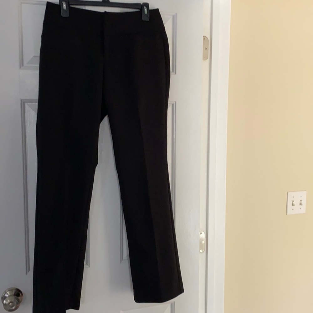 Elle black pants, size 6. Excellent condition.